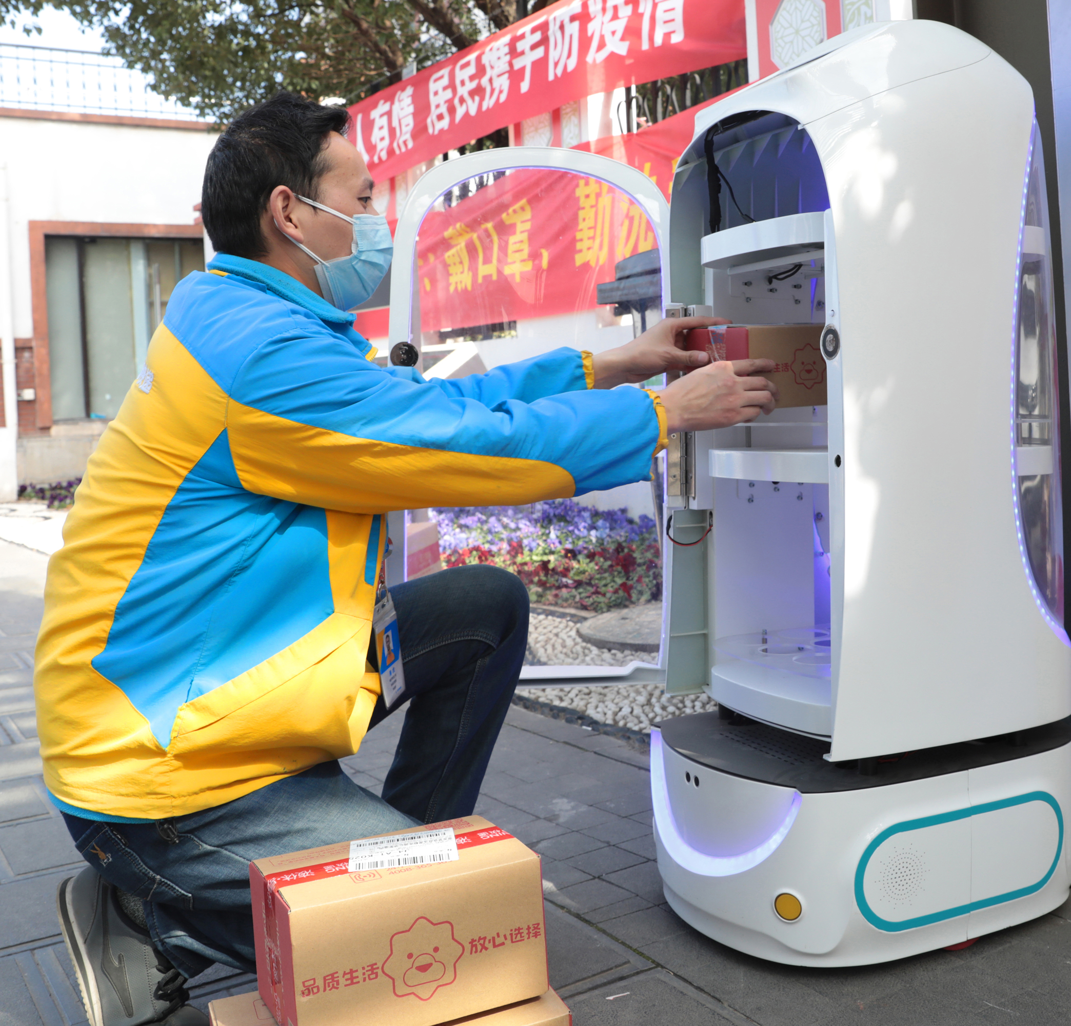 苏宁90后快递员入围中国青年五四奖章公示名单