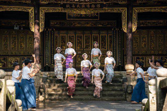 （文化）（1）耿马歌舞团：传播民族文化 (2932967)-20230402094715.JPG