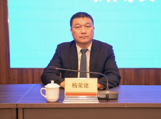 杨.jpg