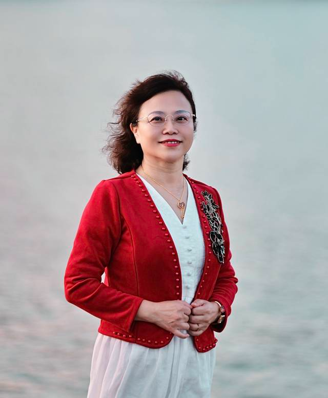 向晓梅。