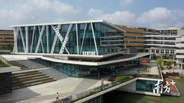 北师港浸大。