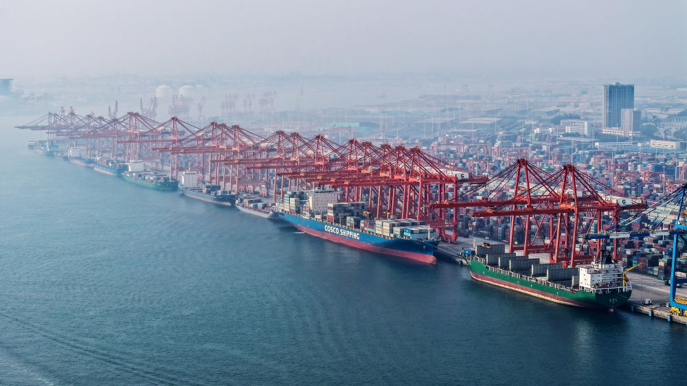 2024年3月28日，多艘海轮在广西钦州港码头排队卸货（无人机照片）。新华社记者 张爱林 摄