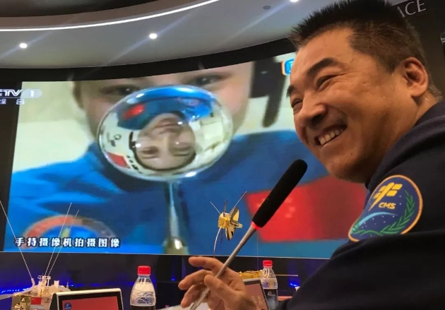 张晓光回忆太空授课时的激动神情