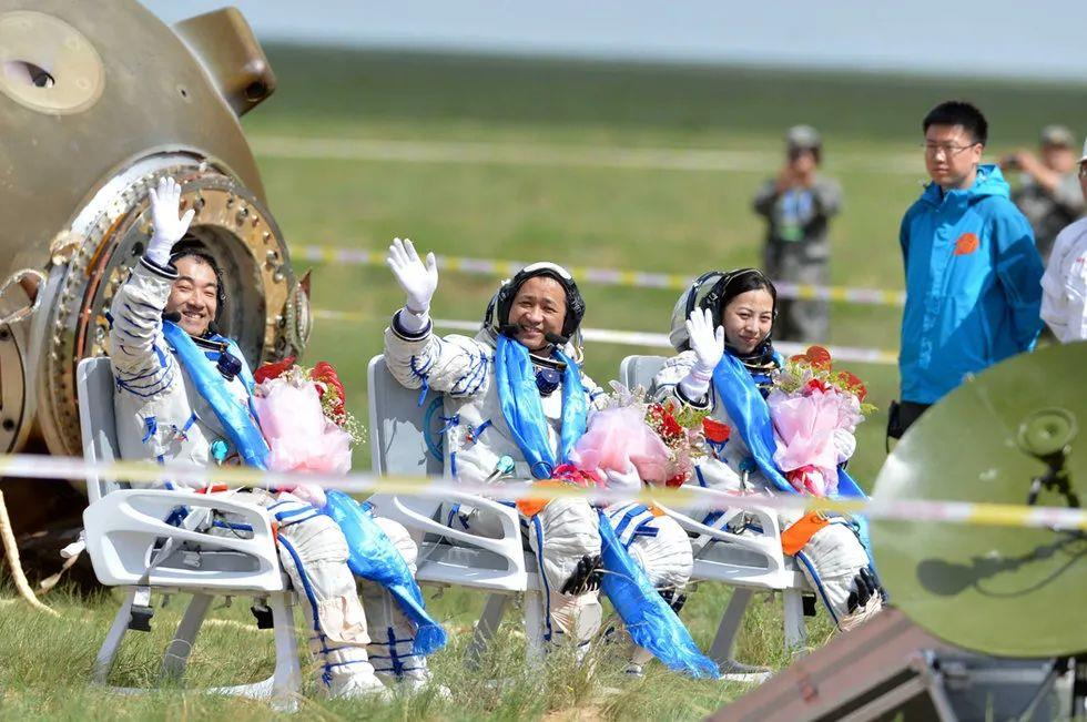 神舟十号成功返回