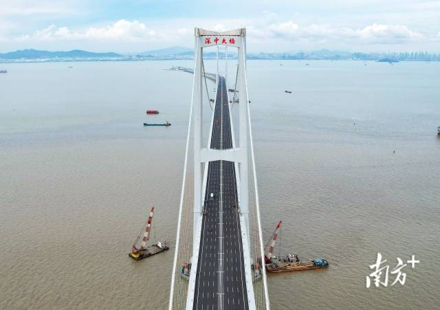 深中通道将深圳与珠海北部之间的车程由2小时缩短至40分钟。 
