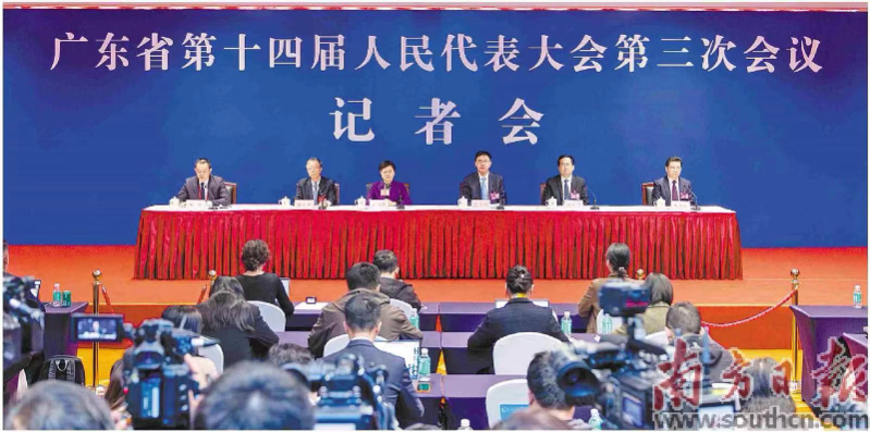 1月15日下午，广东省第十四届人民代表大会第三次会议举行首场记者会。南方日报记者 梁钜聪 张梓望 张迪 钟志辉 张令 摄