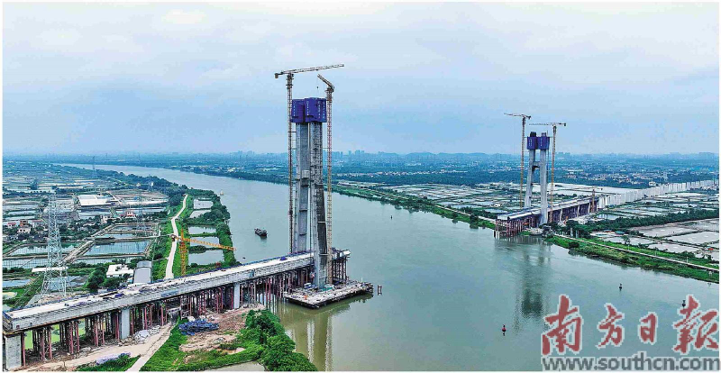 深江铁路项目全线首座主塔——鸡鸦水道特大桥158号主塔封顶。成志 摄