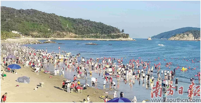  “五一”假期，江门台山市川岛镇凭借独特的滨海风光吸引了大量游客。受访者供图