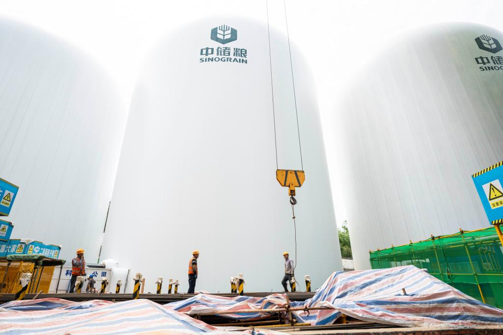 这是5月6日在中储粮长沙直属库拍摄的气膜粮仓建设施工现场。新华社记者 陈思汗 摄