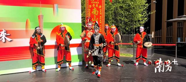 英歌舞亮相大阪世博会中国馆广东活动周开幕式。