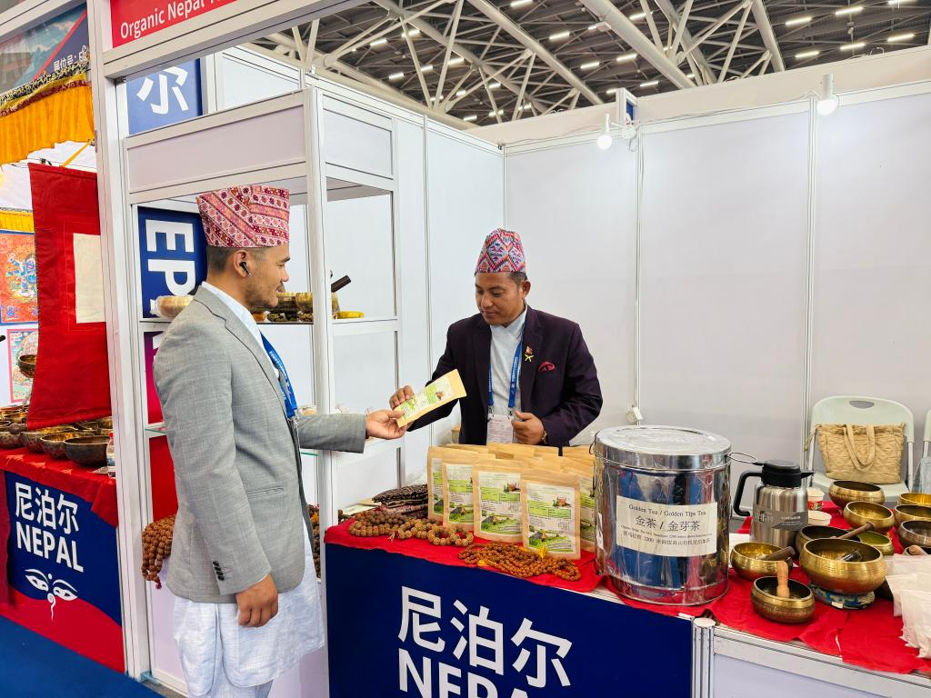 6月27日，第二十届中国国际中小企业博览会尼泊尔展区。新华社记者赵紫羽 摄