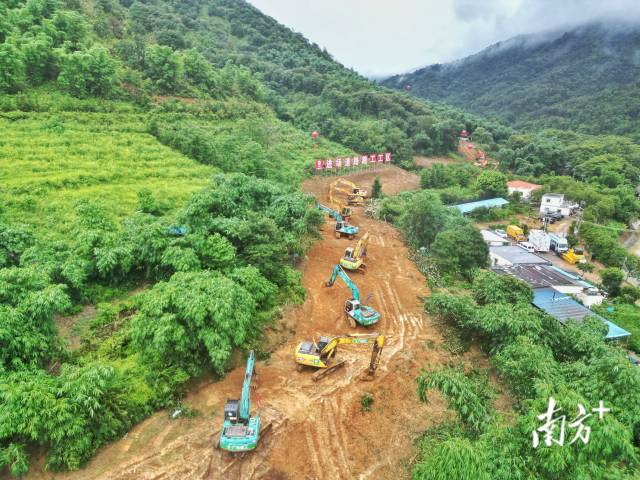 黄茅峡水库工程施工现场。