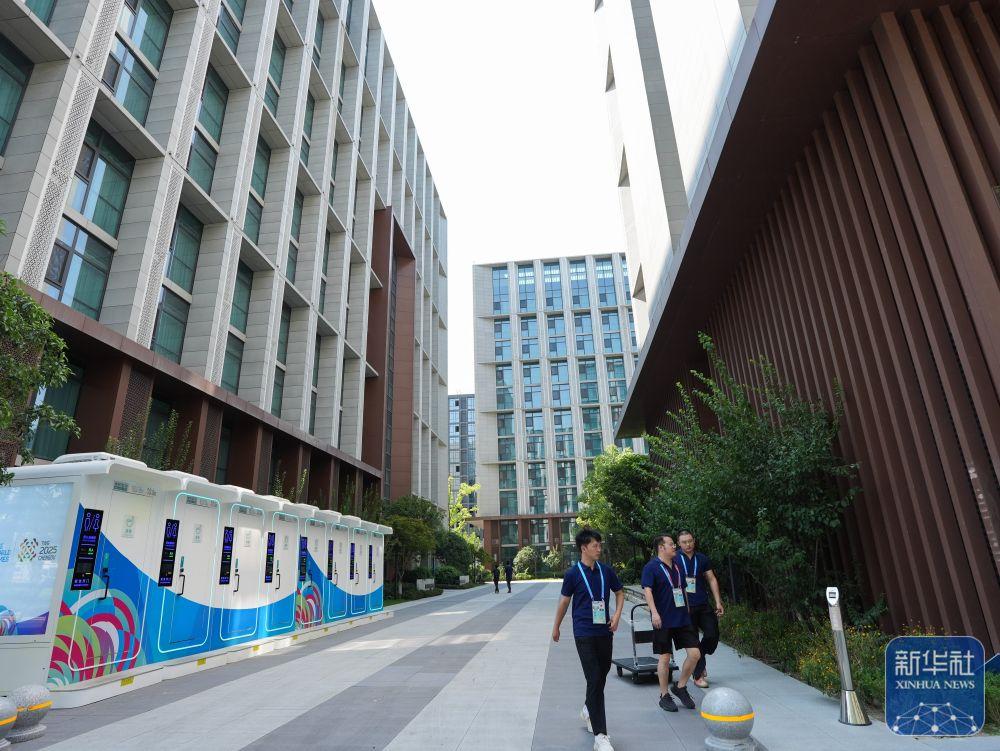 这是8月3日在成都世运会运动员村A区拍摄的参赛者公寓区。新华社记者 王曦 摄