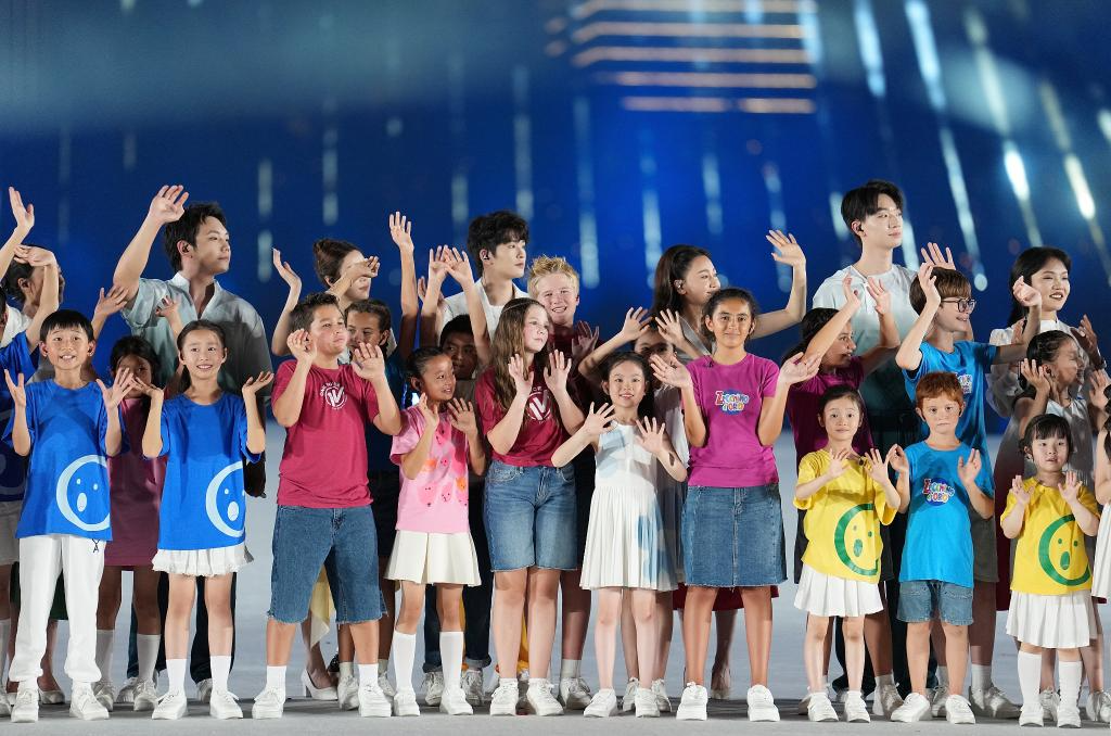 8月7日，演員在開幕式上表演。新華社記者 劉坤 攝