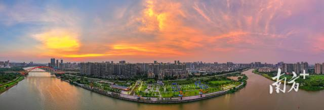 夕阳下的东平河水轴。廖明璨 摄