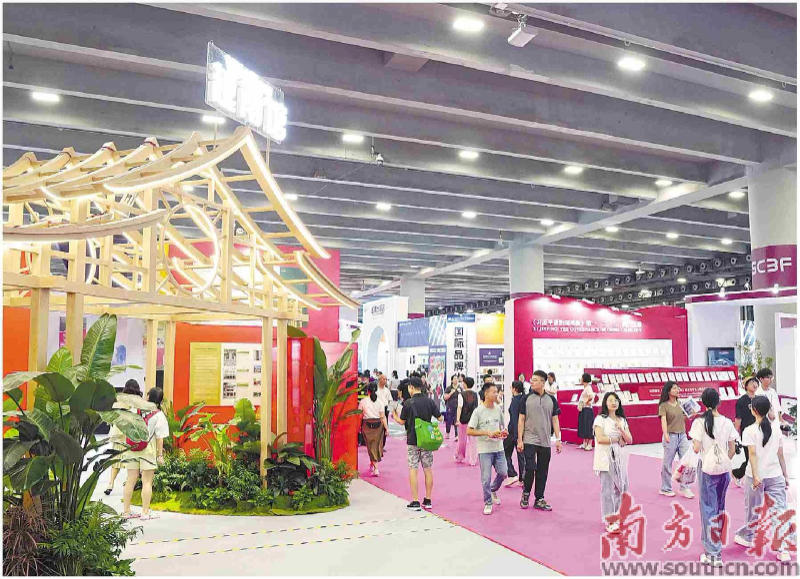 2025南國書香節(jié)集中展示了來自20多個國家和地區(qū)的出版成果。圖為越南館。