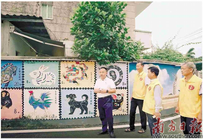 惠州觀背村黨支部書記鄭國雄發(fā)動群眾推進(jìn)環(huán)境優(yōu)化。省退役軍人事務(wù)廳供圖