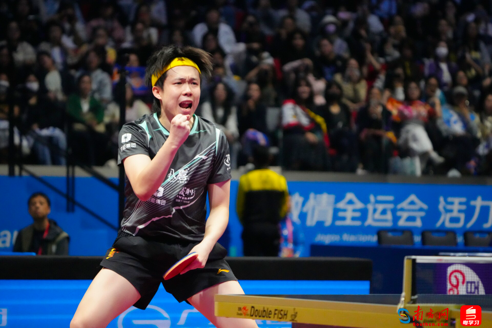 北京隊(duì)王楚欽在比賽中