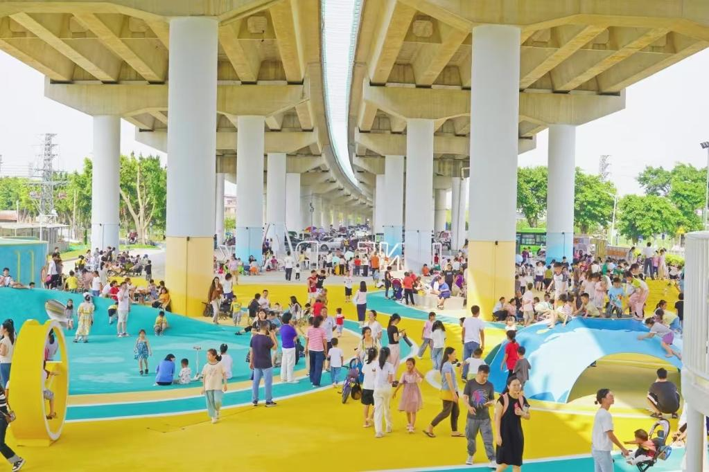 圖為2025年改造后免費開放的廣州市東涌鎮(zhèn)馬克村橋下公園。（圖片來源：廣州市南沙區(qū)融媒體中心）