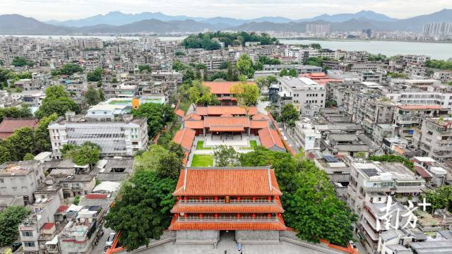 近日，凝聚海內(nèi)外潮人力量建設(shè)的鎮(zhèn)海樓續(xù)建工程正式建成開放。