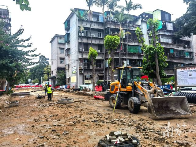 金谷庄小区正在进行改造升级。