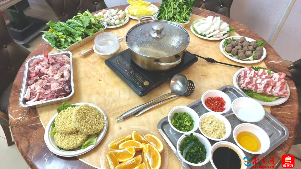 陈思彤家提供的外卖农家鸡火锅