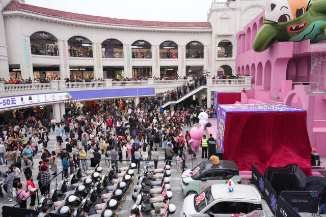 8号仓流溪河奥莱小镇乐队演出。