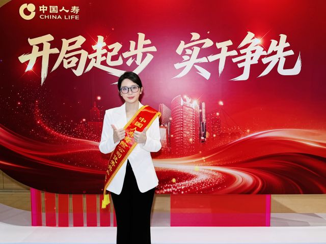 2.刘冰冰作为优秀营销员党员代表到总公司做分享_副本.jpg