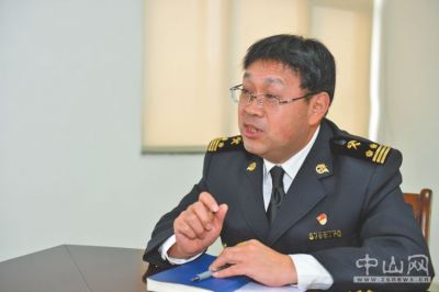 中山海关驻石岐办事处关员冯云乐此不疲干了7年,只为澳门同胞吃上"放