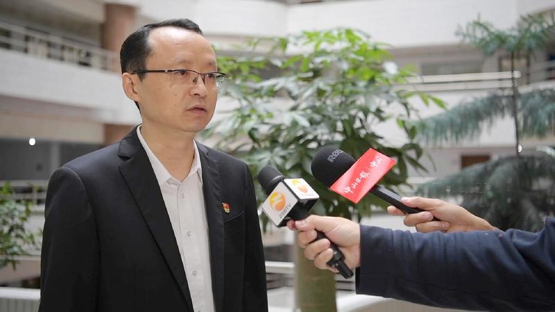 中山市副市长,公安局党委书记,局长鲁罡接受记者采访.