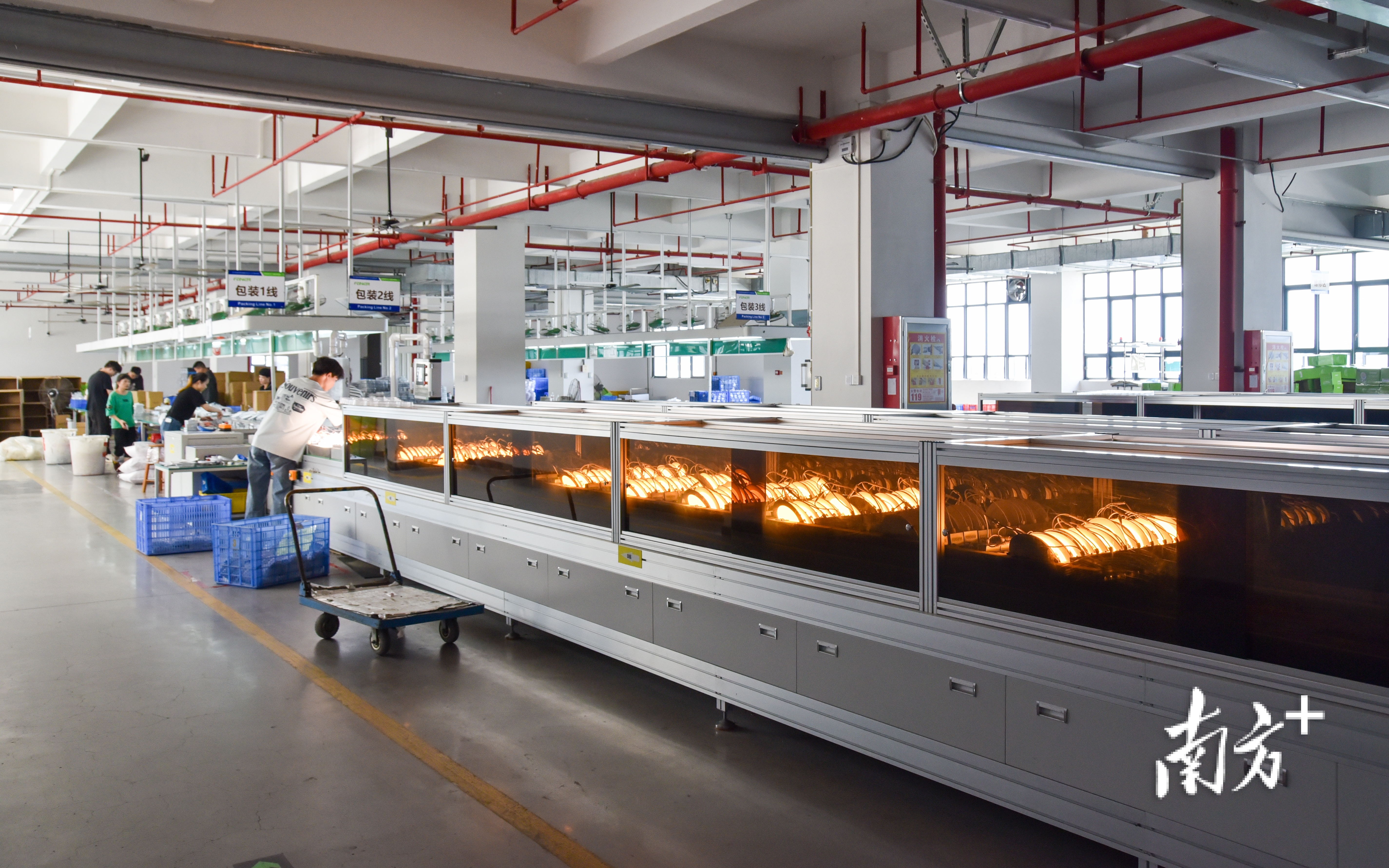 梵尔照明高度自动化的生产车间。古镇镇宣传文旅教体办供图