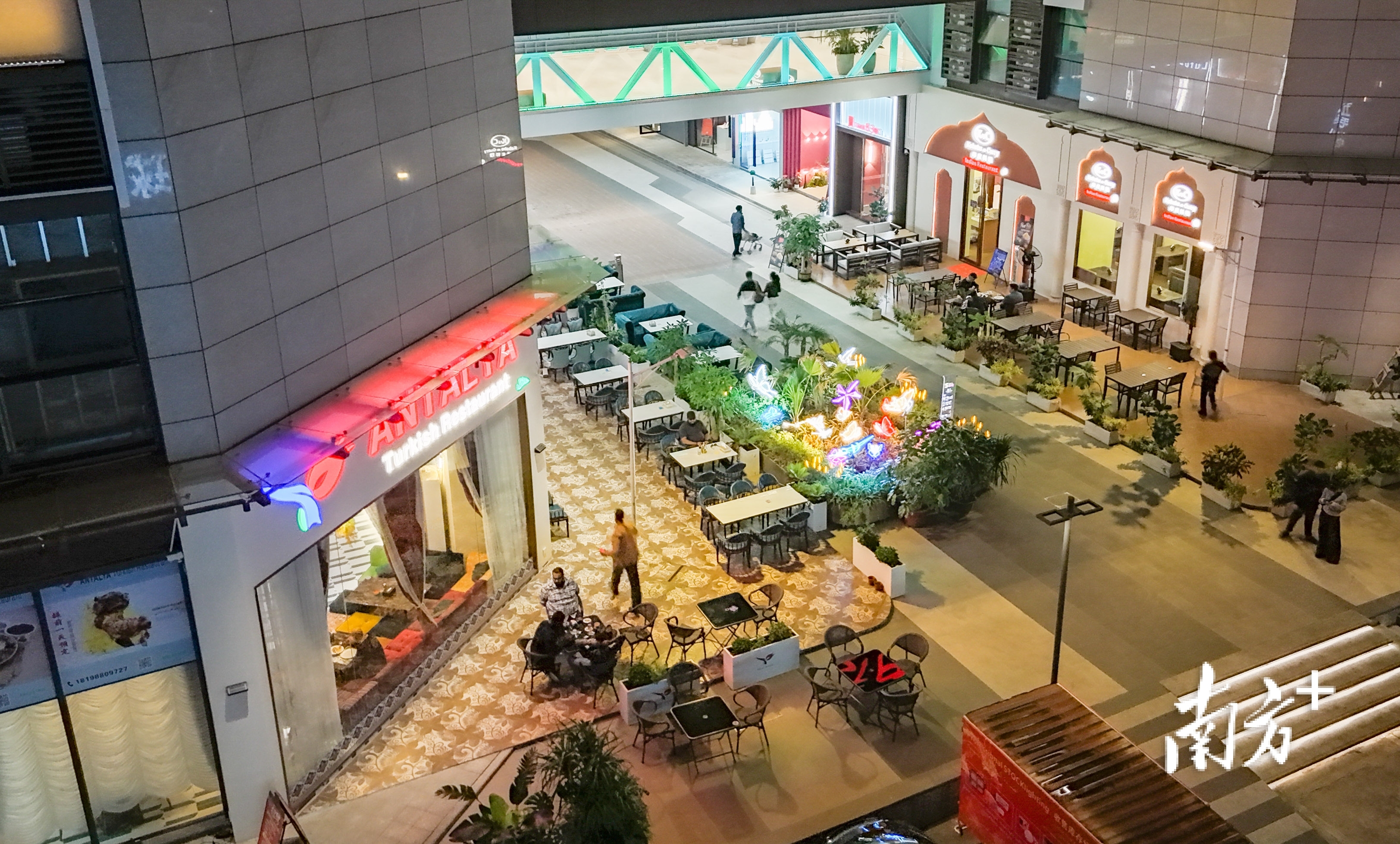 灯都·四季里，是面向海外客商的灯饰商贸综合体。古镇镇宣传文旅教体办供图