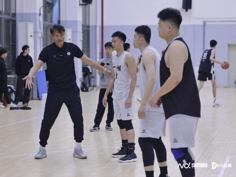 广州队由全运会冠军主帅季乐担任主教练。南都N视频记者 黎湛均 摄