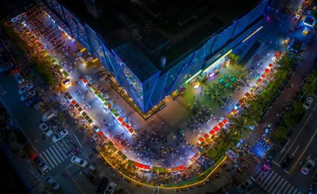 湛江市广州湾大道附近的夜市。新华社发