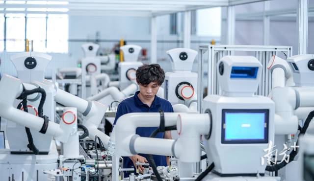 2：要给企业找一身“正装”。廖明璨 摄