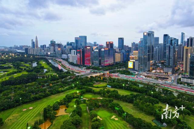 深圳科技园，摄影朱洪波