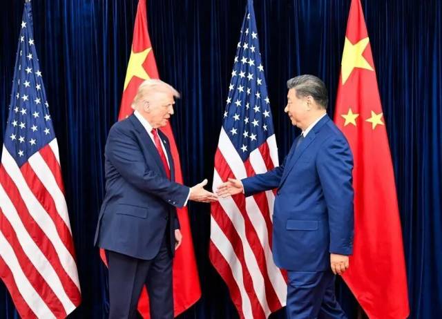 当地时间2025年10月30日，国家主席习近平在釜山同美国总统特朗普举行会晤。 新华社记者 申宏 摄