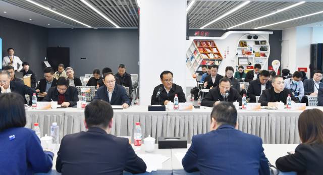 △2025年12月,加强新就业群体服务管理工作专题会议在广州召开。 △2025年12月,加强新就业群体服务管理工作专题会议在广州召开。