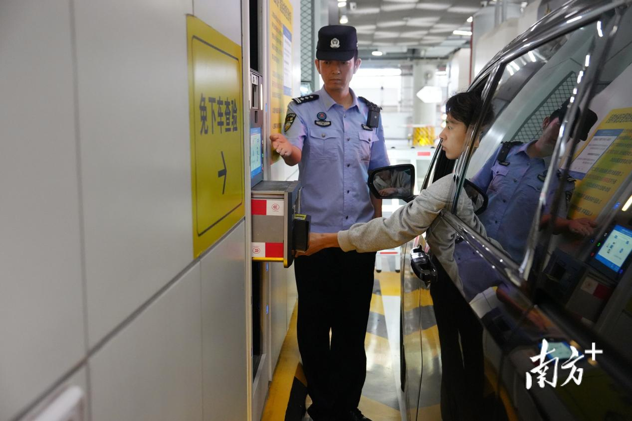 横琴口岸“联合一站式”车辆查验通道。图源:南方+