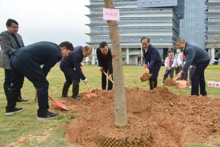 新的一年从植树开始，政企同心，种出新气象、新未来、新希望！